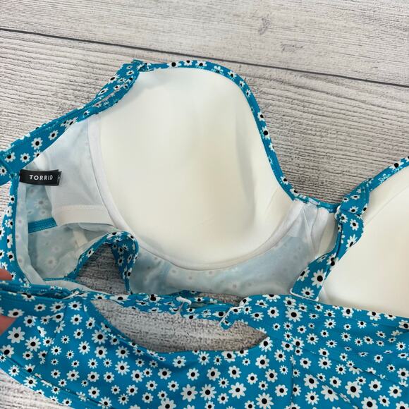 Torrid Plus Size Blue Summer Floral Swim Bikini Top Size 4X D/DD - Picture 8 of 8